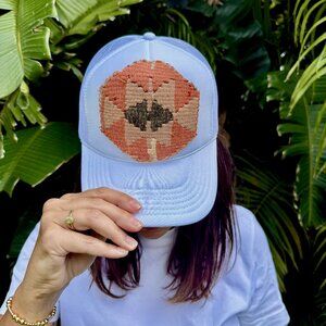 NWOT---Never Been Worn--- Orijinal Trucker Hat (White)